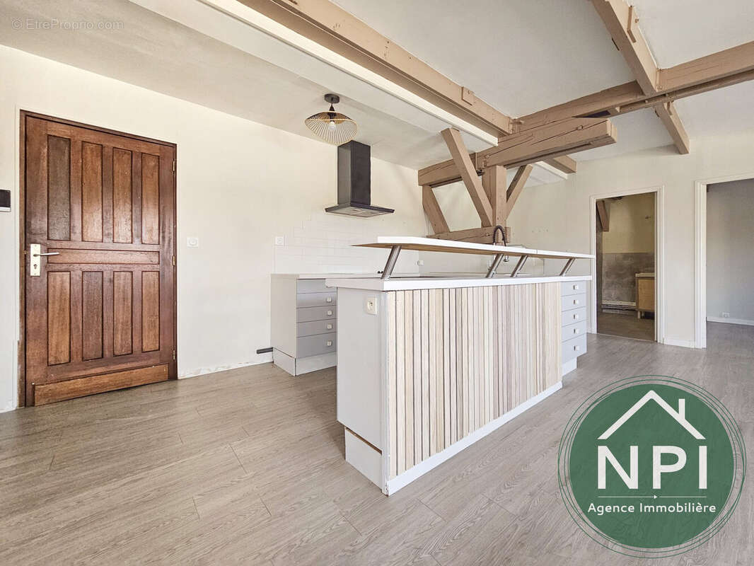 Appartement à VERT-SAINT-DENIS