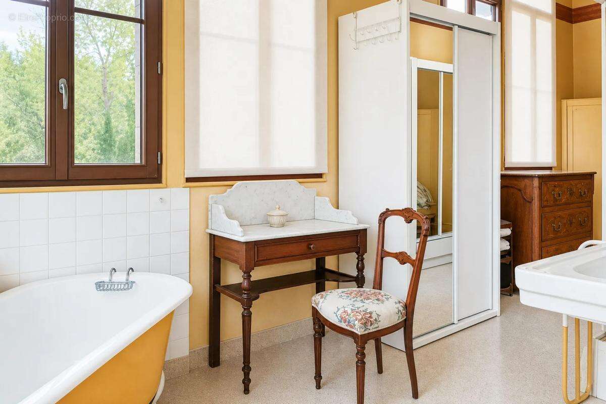 Élégante Maison de Maître du XIXème à Saint-Laurent-des-Hommes - photo 6