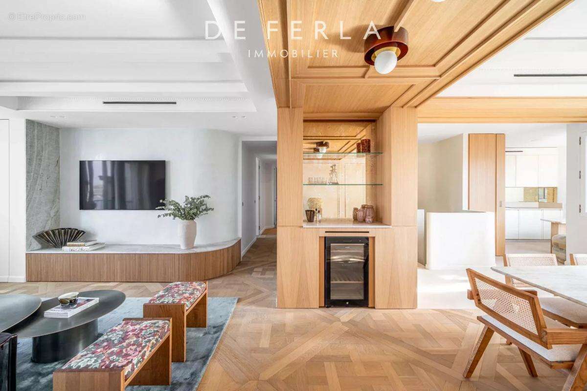 Appartement à PARIS-8E