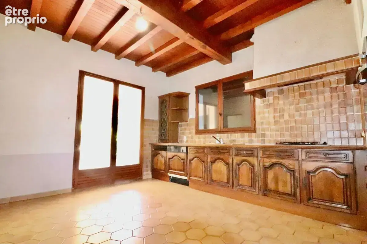 ARLES  Quartier Gimeaux  Maison de  200 m² sur 8 000 m² de terrain - photo 3