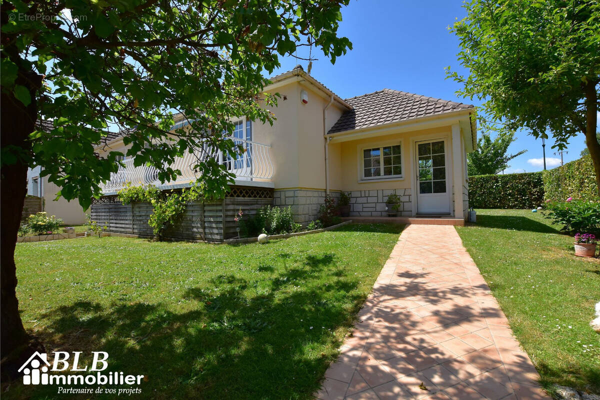 Maison à LES ESSARTS-LE-ROI