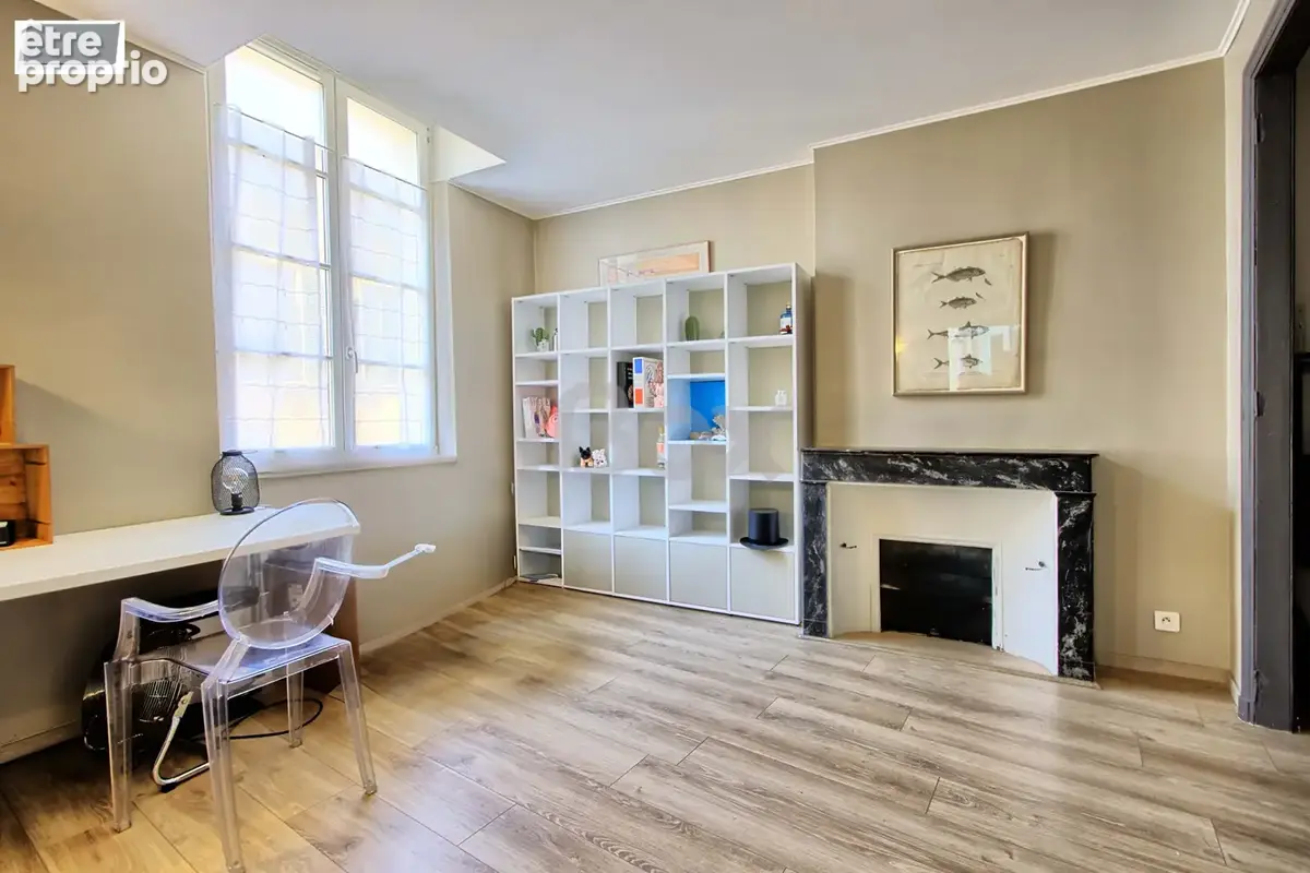 TOULON, Centre-Ville (Rue Jean Jaurès), très joli T2 de 47m2 avec cave - photo 6