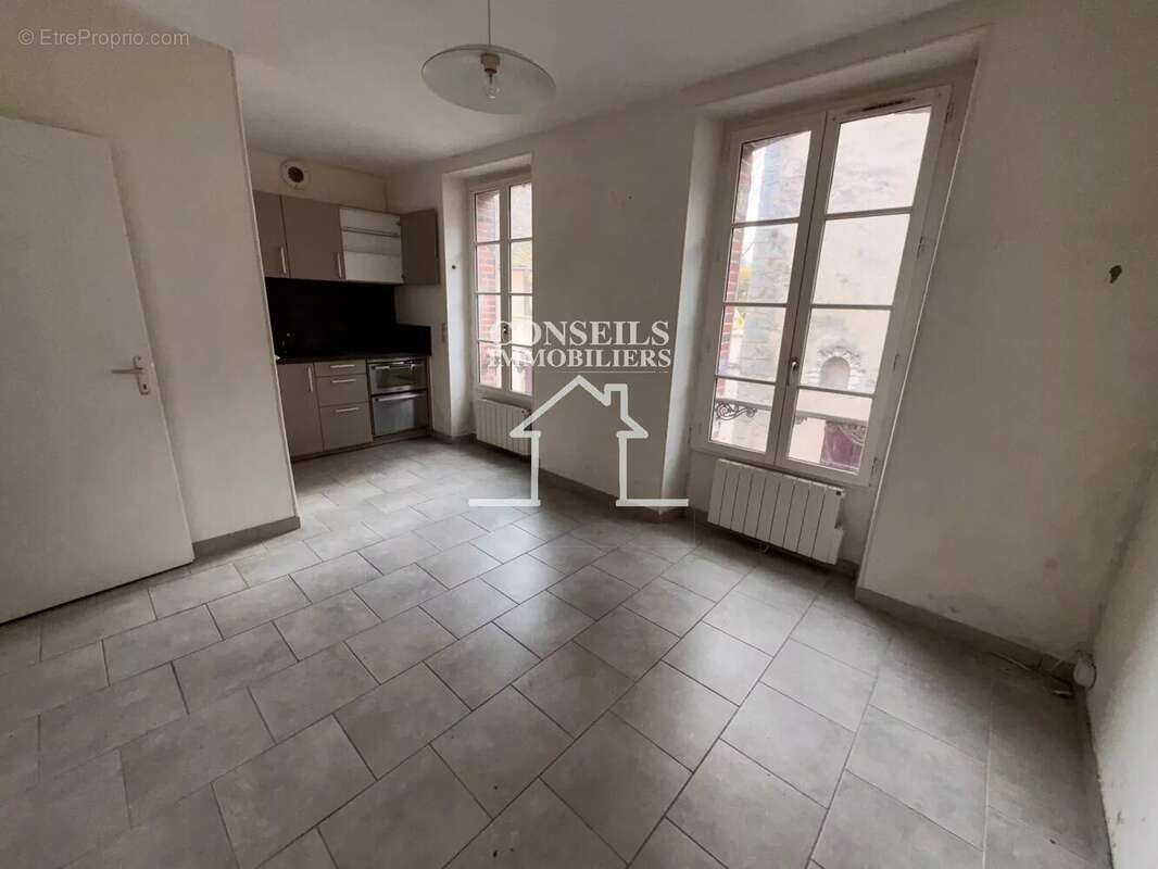 Appartement à SAINT-JULIEN-DU-SAULT