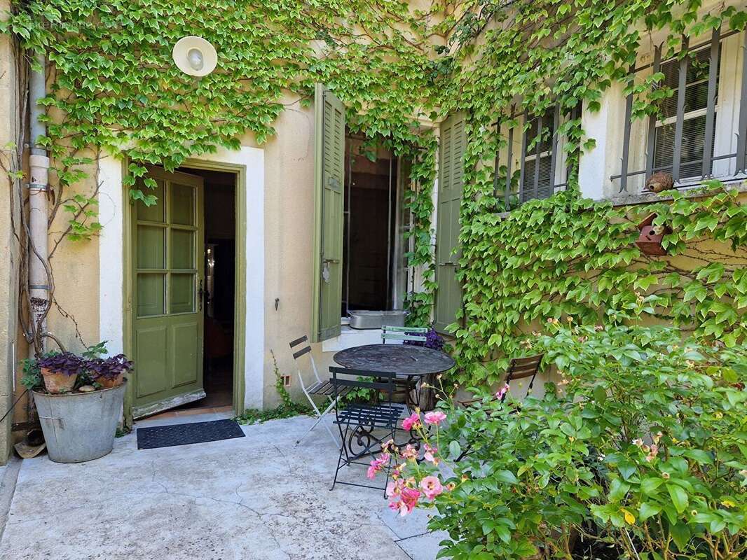 Maison à SAINTE-CECILE-LES-VIGNES