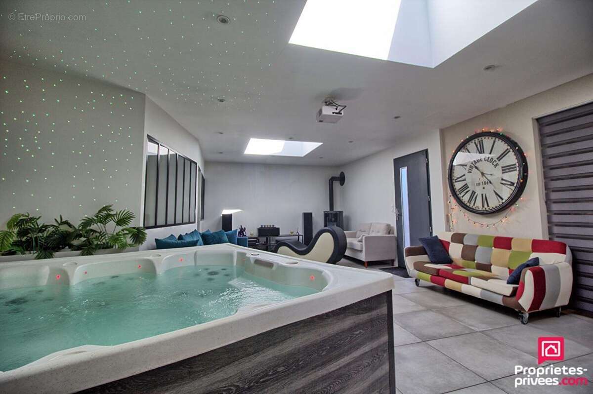 Maison à SAINT-BARTHELEMY-D'ANJOU