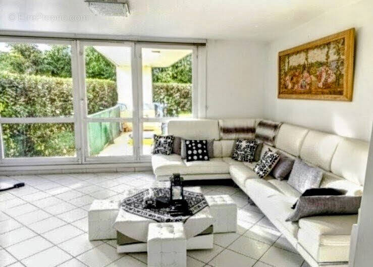 Appartement à DUGNY