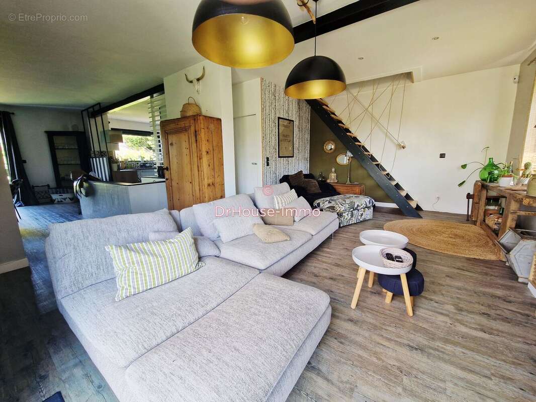 Maison 146 m² à Romans-Sur-Isere  - photo 3