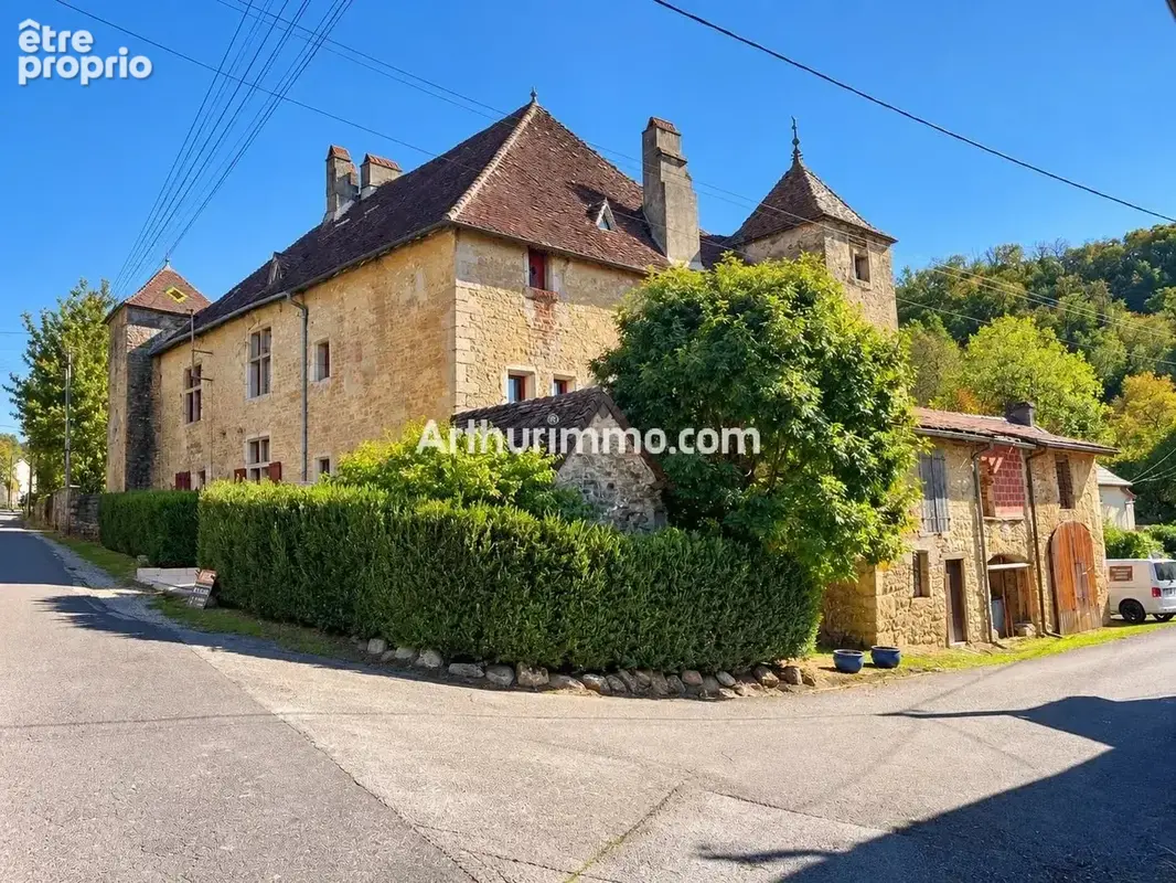 Chateau jura a vendre cuisia 39190  – maison forte type chateau – 414 m² – 12 pièces - photo 1
