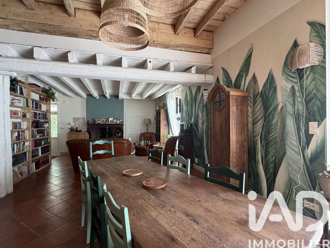 Maison 228 m² à Saint-Sernin-Du-Plain  - photo 5
