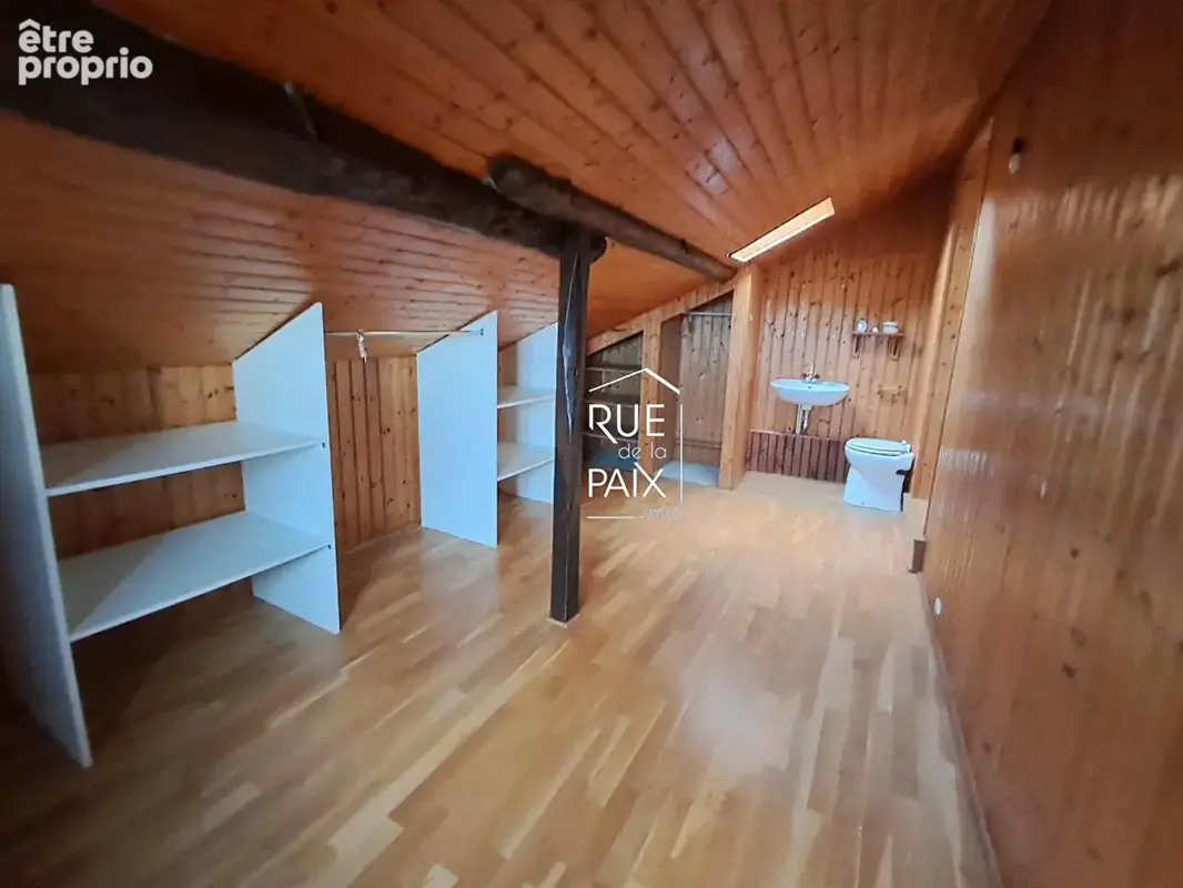 Maison familiale avec dépendances à Dangé-Saint-Romain - photo 10