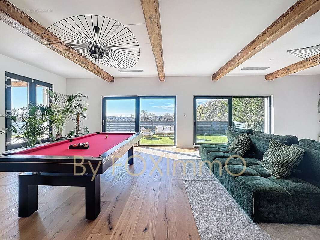 Limte  Vence, villa rénovée 300 m² – 5 suites – Piscine – Position dominante – Bien rare sur le secteur - photo 7
