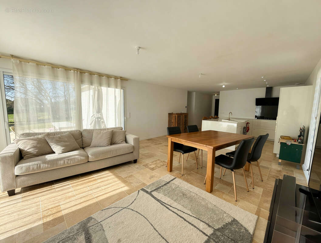 Maison à CHAMPNIERS