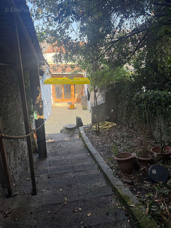 PORNIC - Maison de ville avec cour et haut potentiel - photo 2