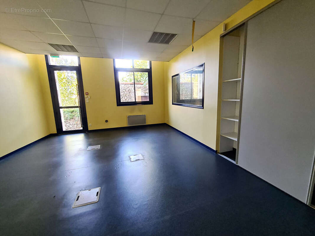 Commerce à MONTAIGU