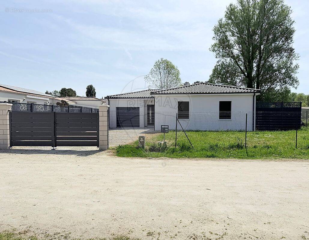 Maison à LES MATHES