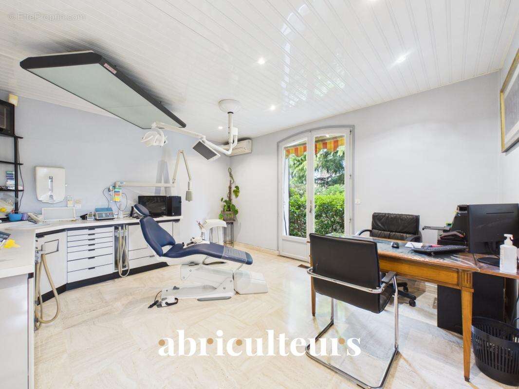 Magnifique Propriété Familiale de charme de 310 m² avec piscine et magnifique jardin arboré en vente à Yerres (91) - photo 19