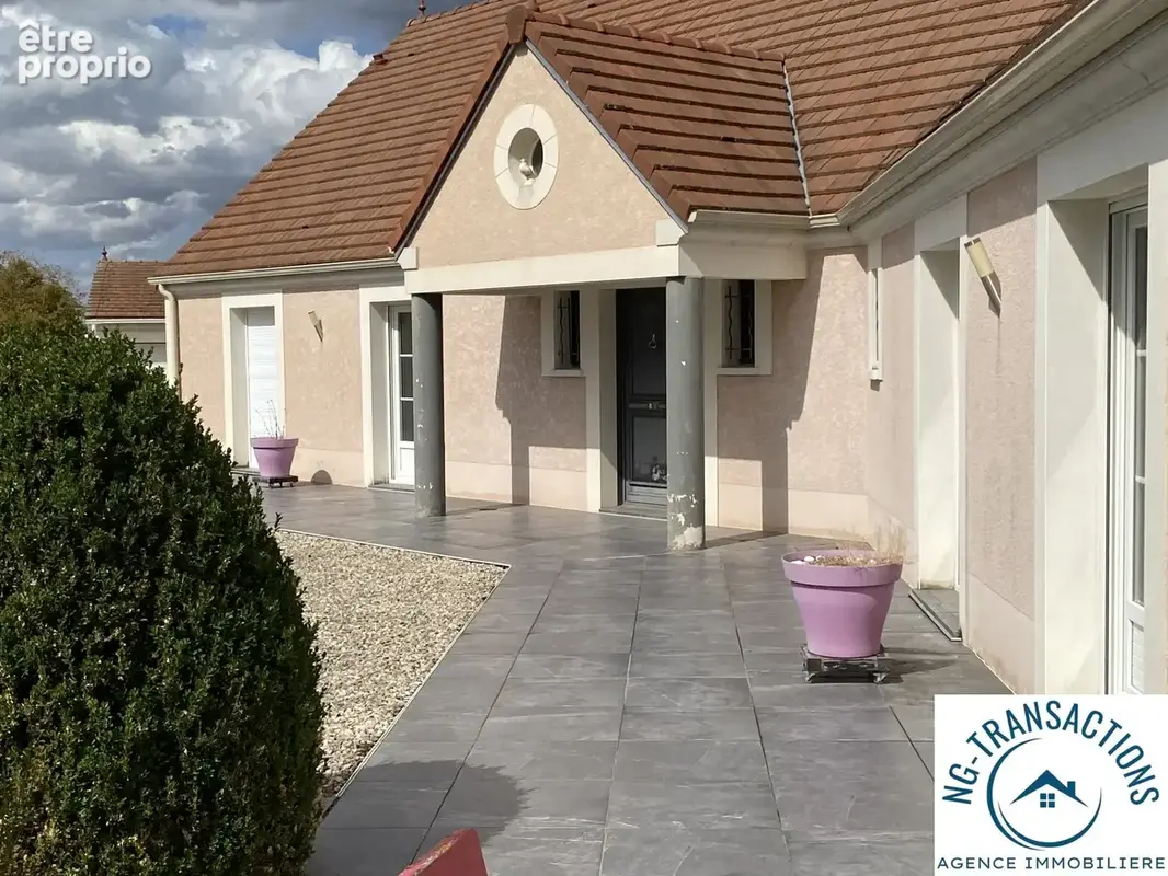 Belle maison de plain-pied avec une vue panoramique sur la campagne. - photo 4