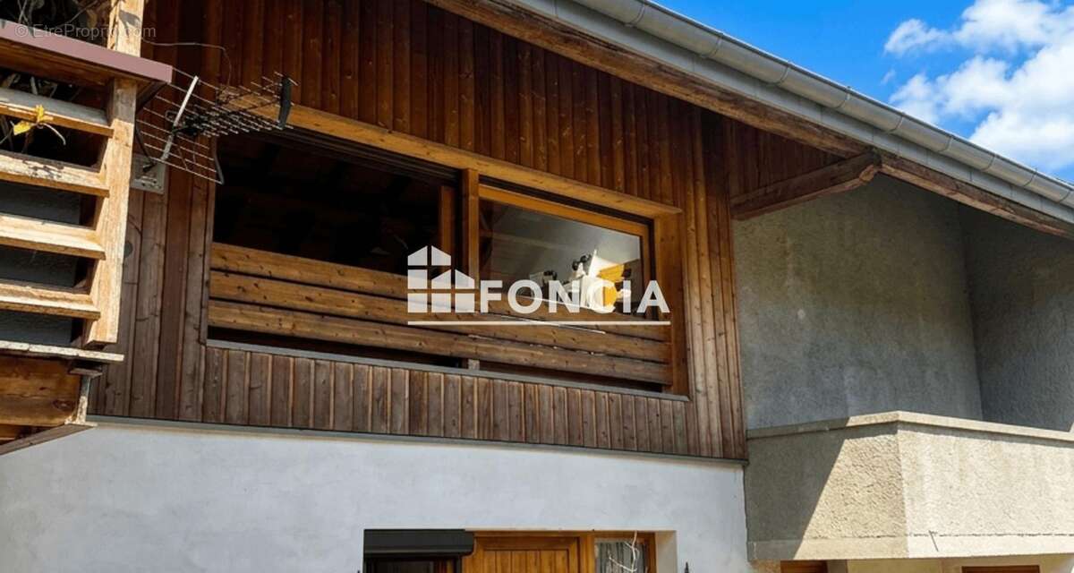 Maison / appartement  de ville en triplex et ses studios ,  entrée indépendante et  terrasse, parking privé - photo 2