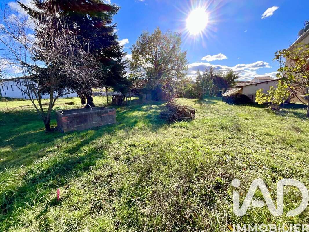 Photo 4 - Terrain à SAINT-JULIEN-LES-ROSIERS