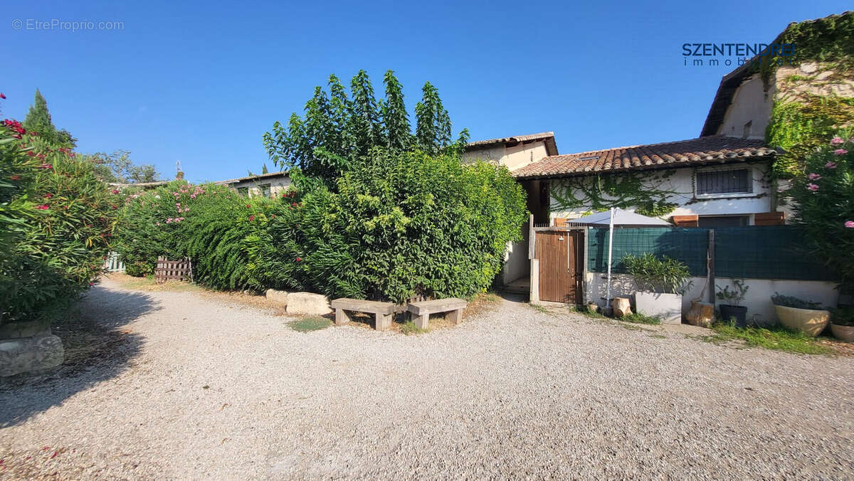 Appartement à SAINT-NAZAIRE-DE-PEZAN
