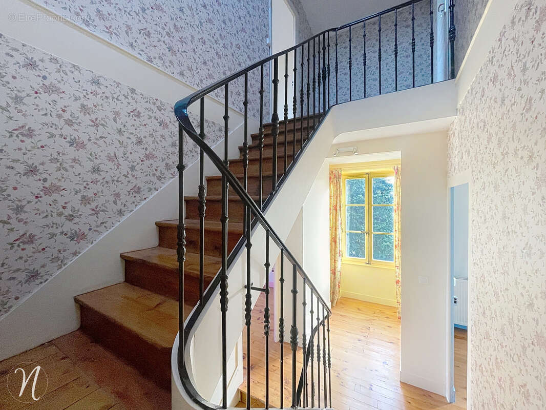 Maison à SAINT-GENIS-LAVAL