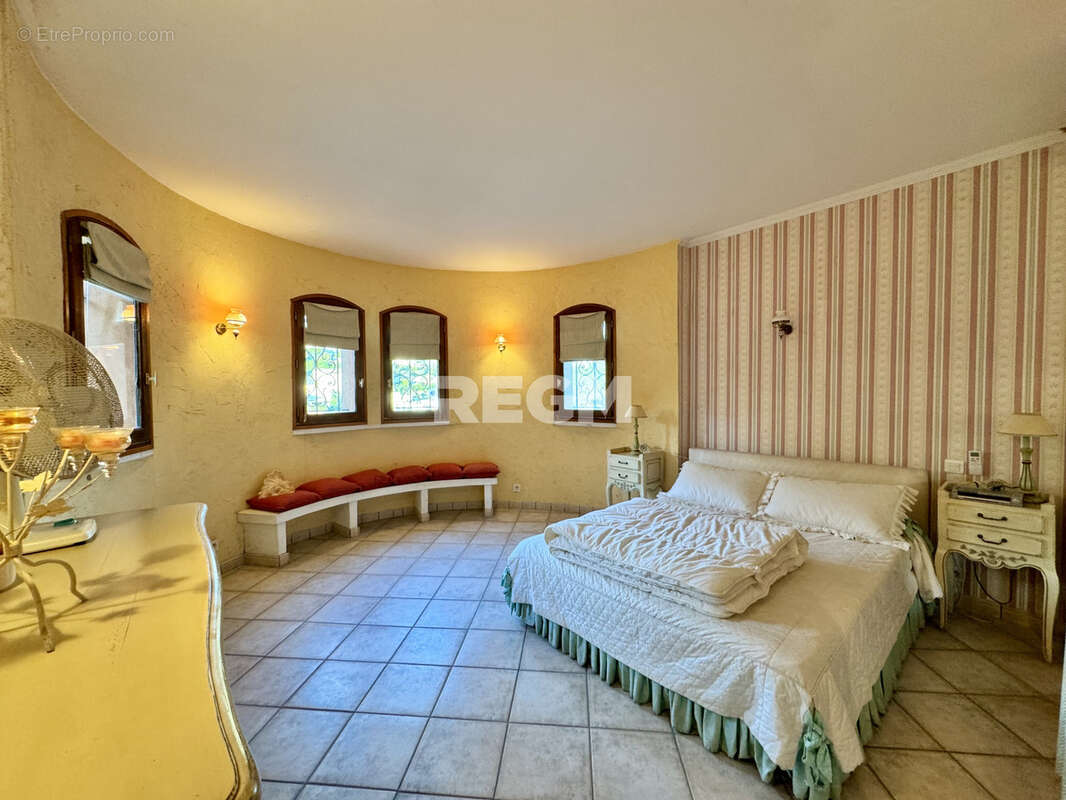 Maison à MANDELIEU-LA-NAPOULE