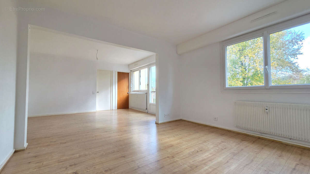 Appartement à FRASNE