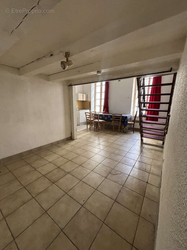 Appartement à MARSEILLE-3E