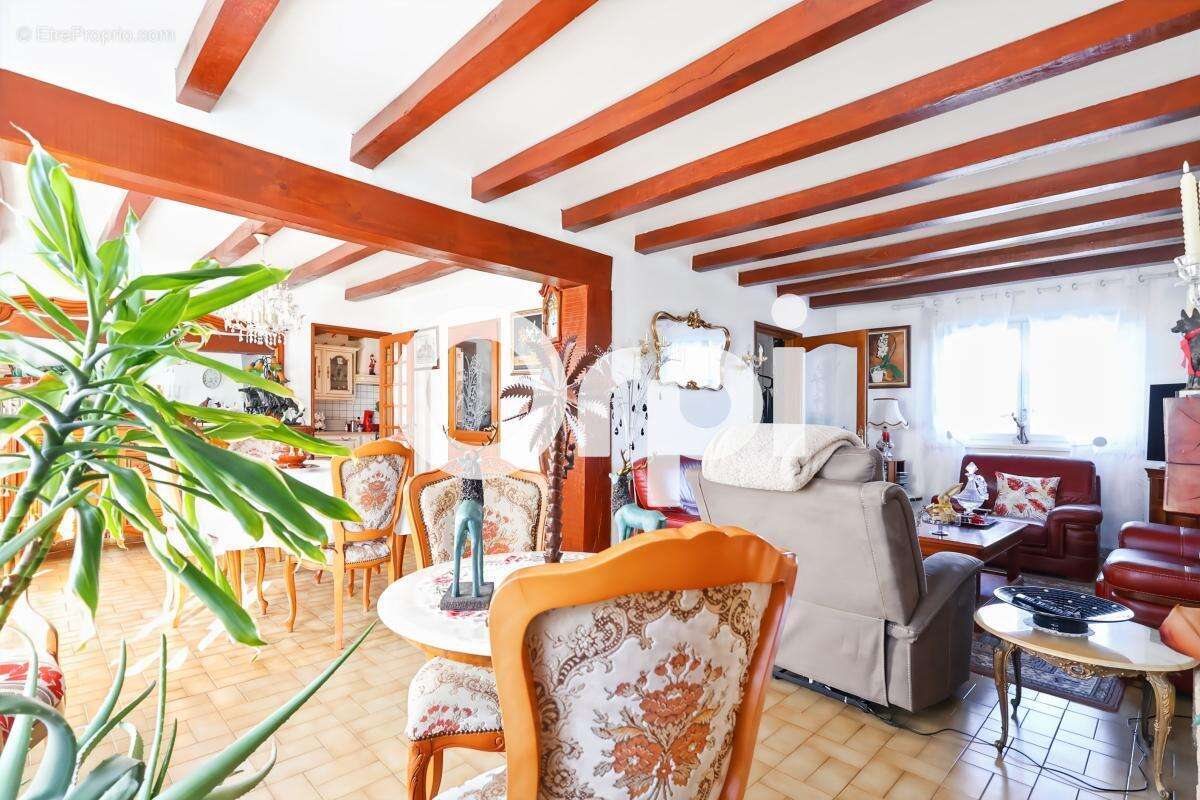 Maison semi-individuelle, 4 chambres, jardin et garage à CAPPELLE-LA-GRANDE, (59180) - photo 3