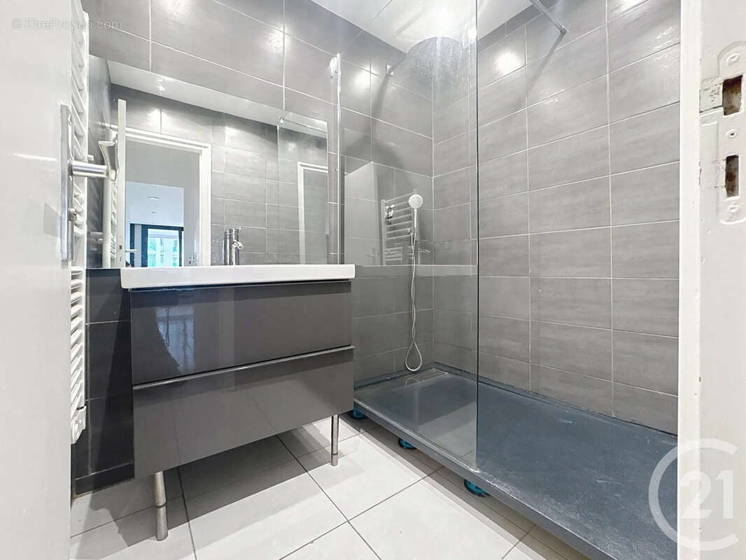 Appartement à PARIS-20E