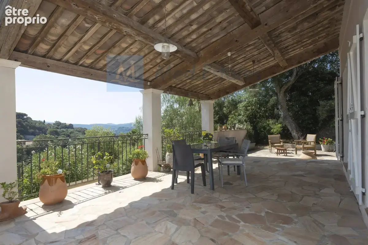 Maison - 2 chambres piscinable et extension possible avec vue panoramique sur le château et village de Grimaud - photo 3