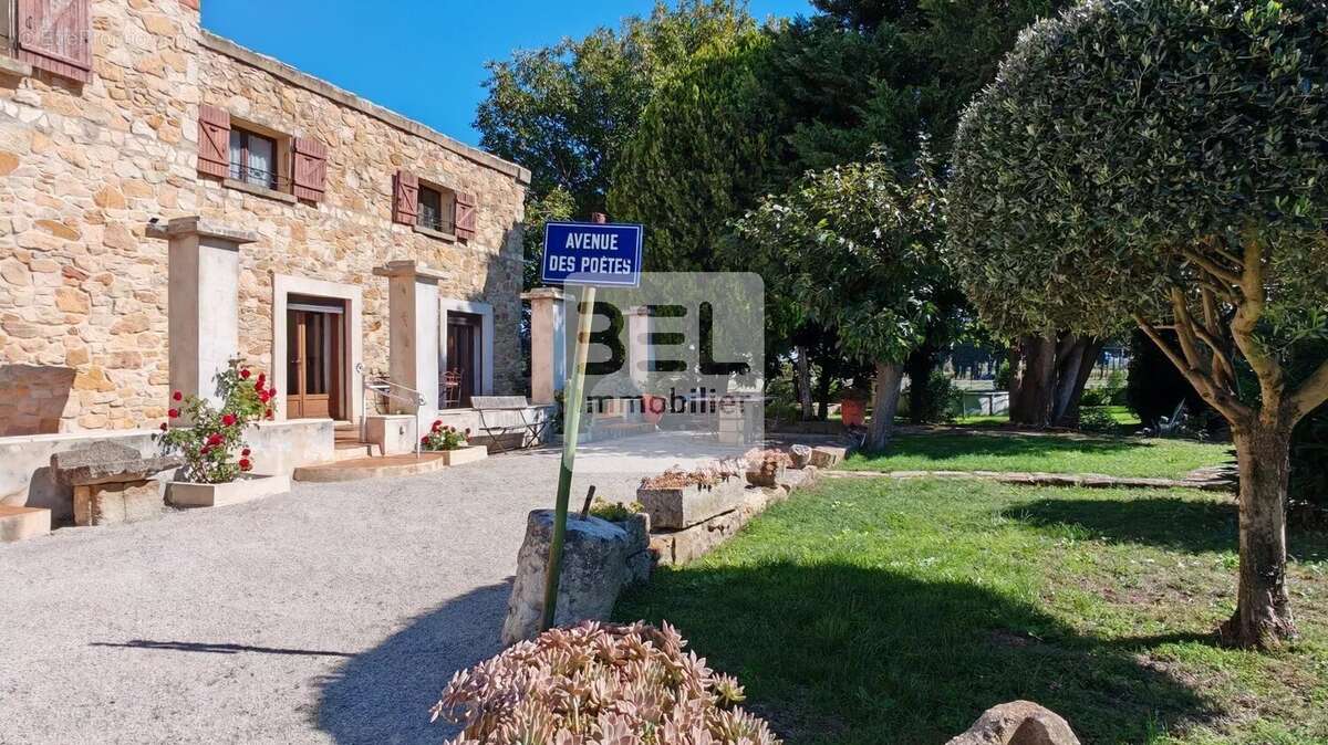 Maison à CAMARET-SUR-AIGUES