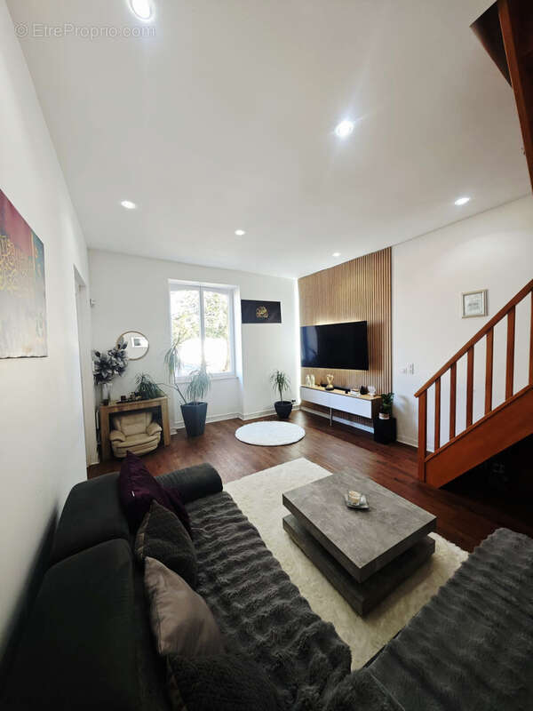 Maison de charme rénovée avec 2260 m2 de terrain sur Avensan - photo 2