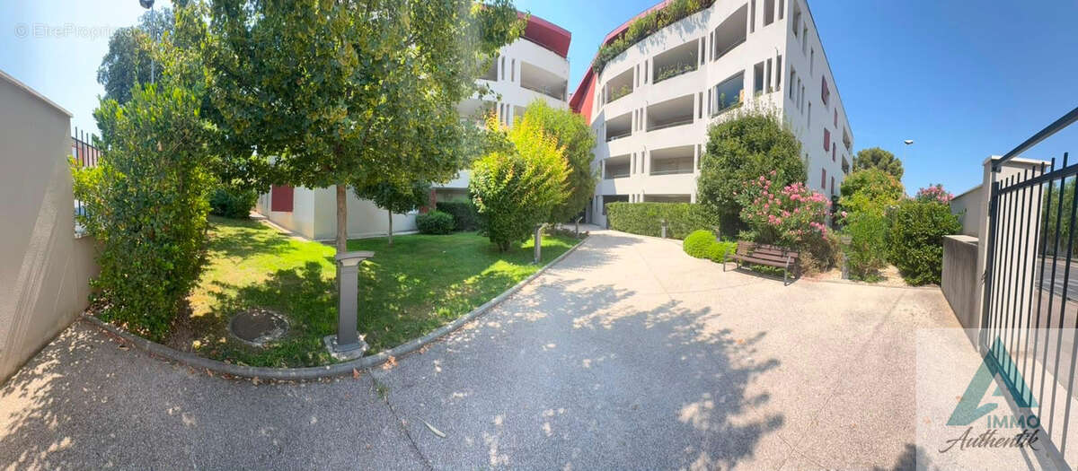 Bel appartement Type 2 résidence récente Terrasse  2 parkings - photo 9
