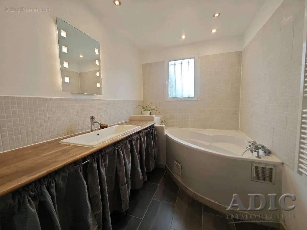 Maison à ERMENONVILLE