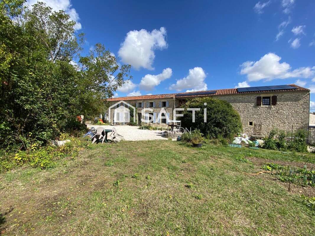 Maison 230 m² à Courant  - photo 2