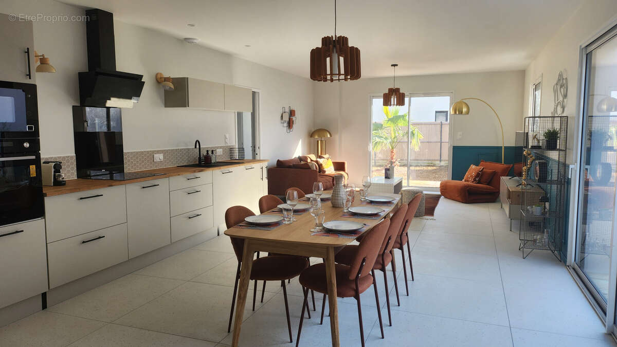 Maison à VAUX-SUR-MER