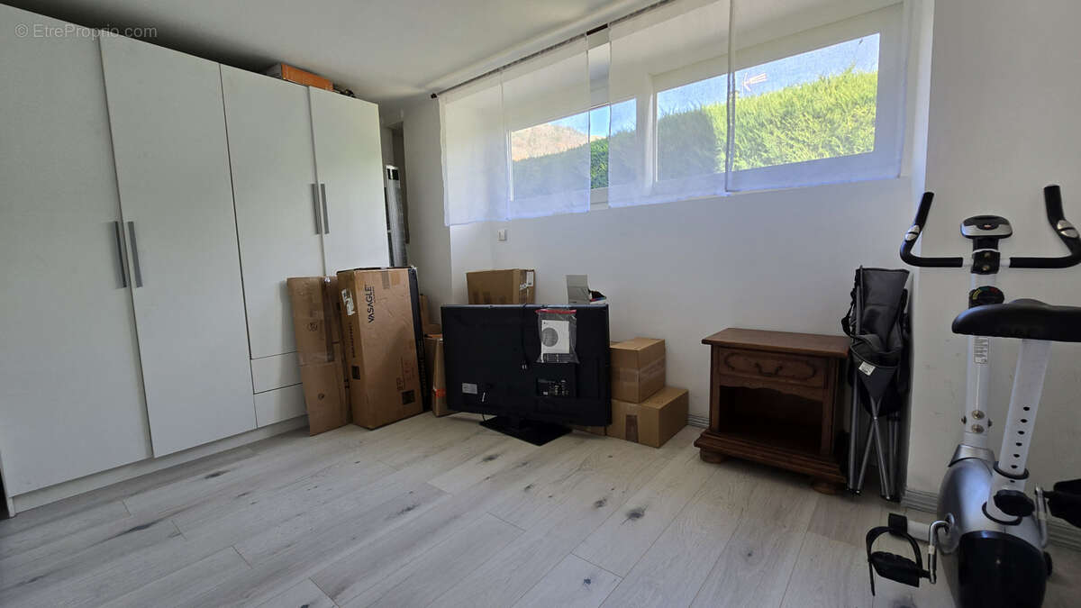 Appartement à LA CROIX-DE-LA-ROCHETTE