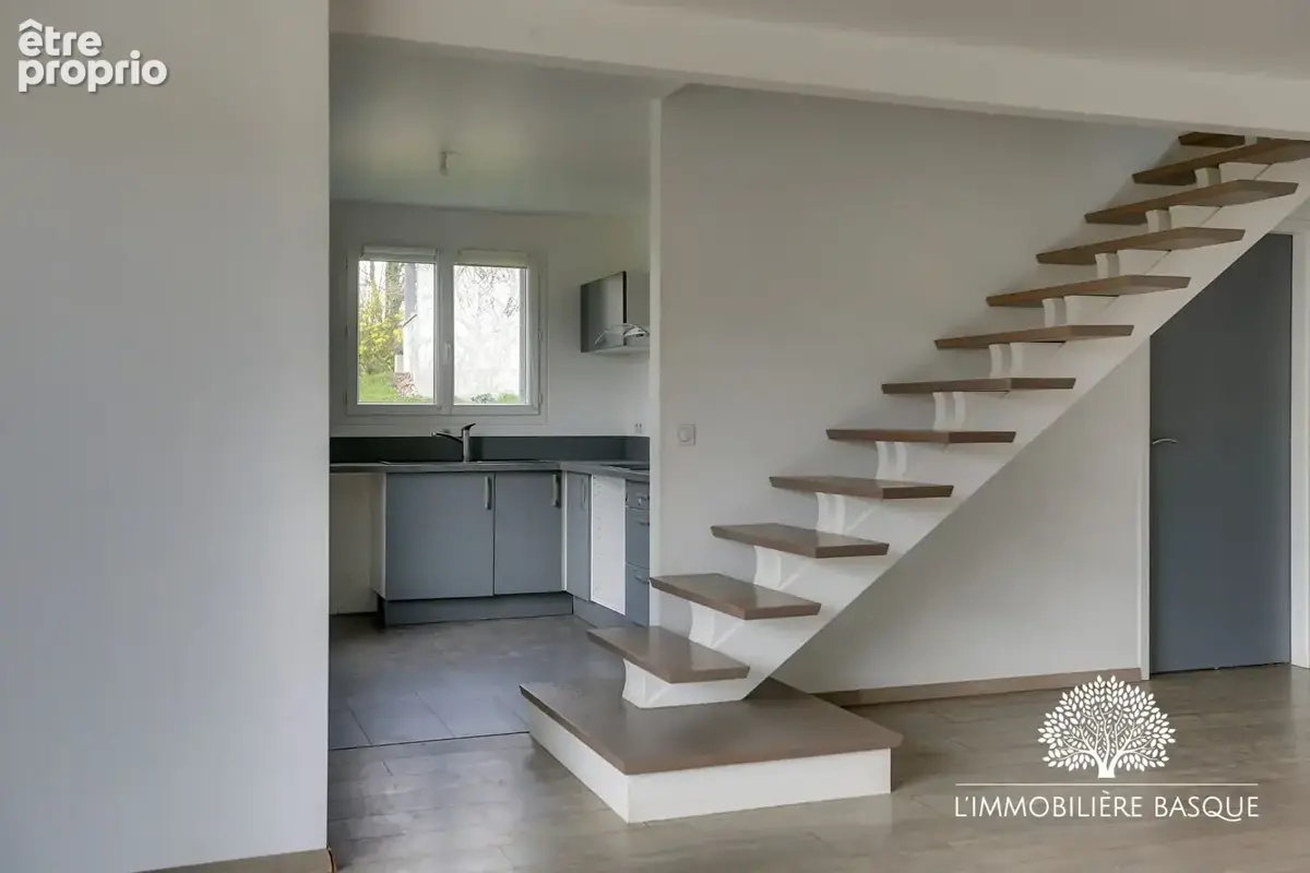 Maison 4 pièces 97 m² à vendre à Bassussarry (64200) - photo 4