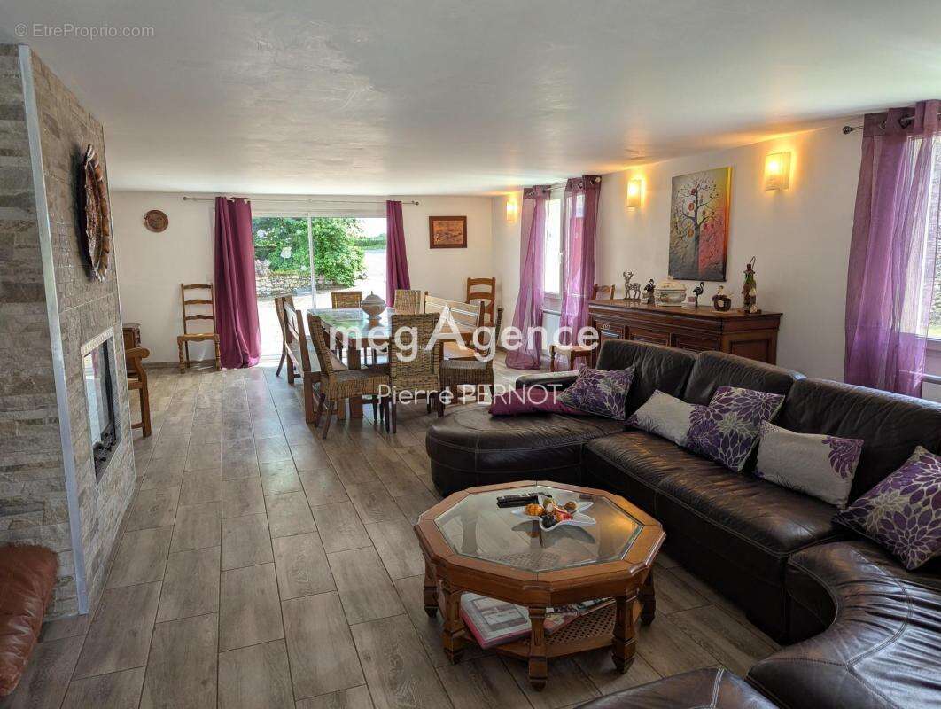 Grande propriété en Pierre avec dépendances - photo 2