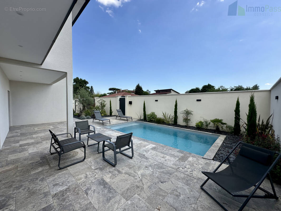 Maison à DECINES-CHARPIEU