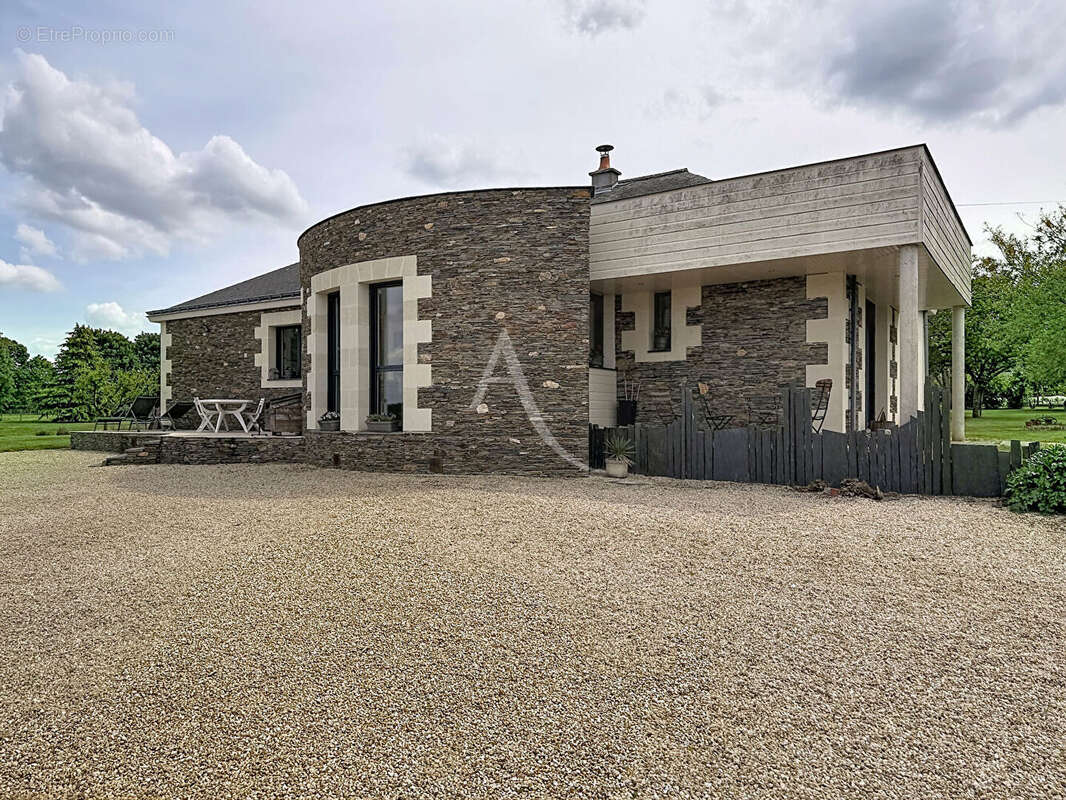 Maison à BRISSAC-QUINCE