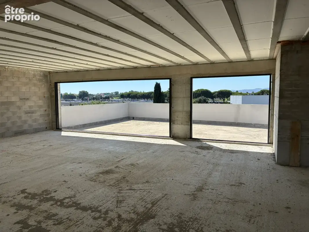 Local professionnel ou appartement a vendre - 180 m2 avec terrasse de 200 m2 - photo 3