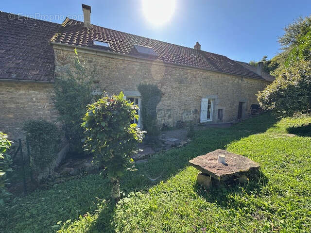 Maison à POUQUES-LORMES