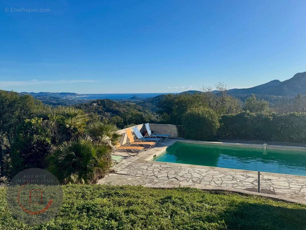 Maison à LES ADRETS-DE-L'ESTEREL