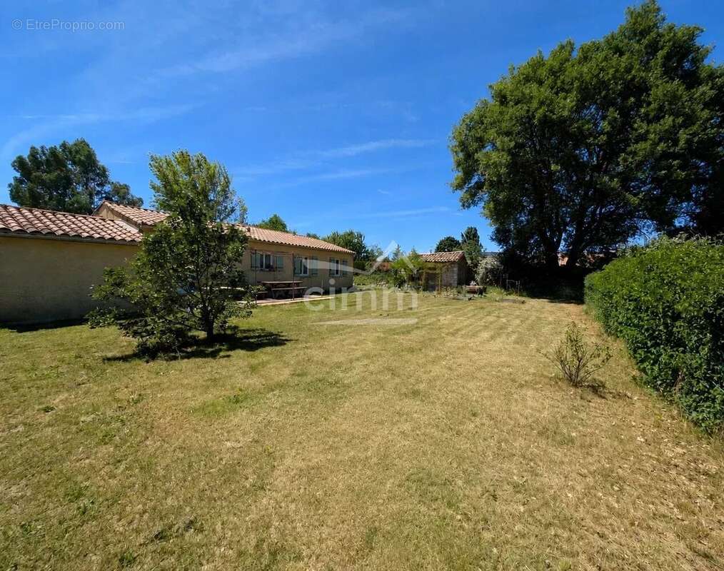Maison T5 avec Jardin 1035 m² - photo 6
