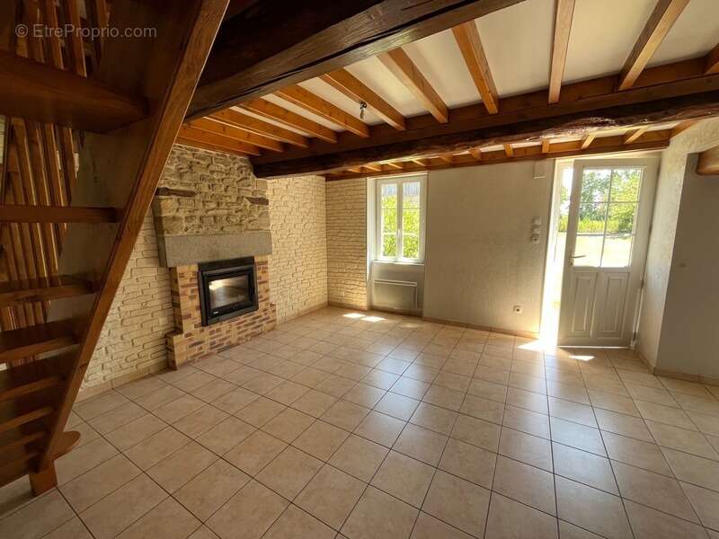 Havre de paix : Maison en pierre rénovée et son verger de 150 pommiers — Rare sur le marché - photo 7