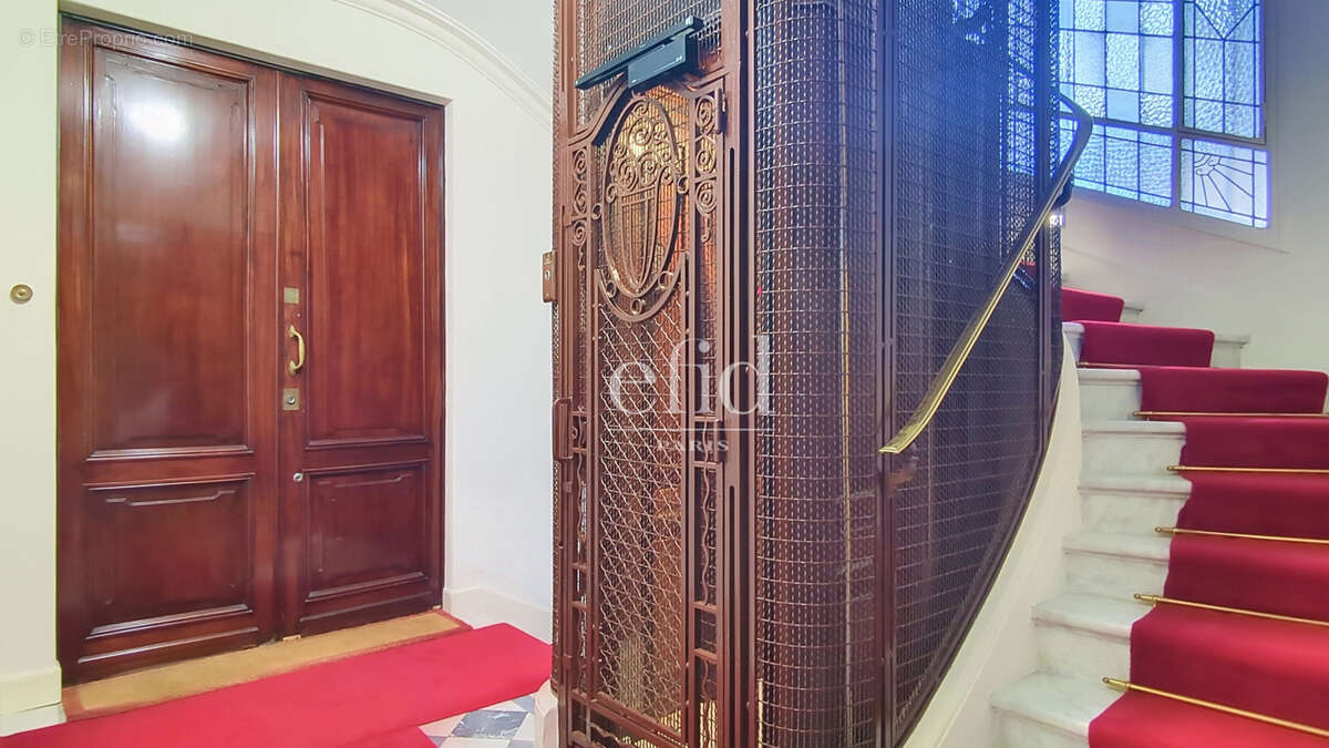 Appartement à PARIS-16E