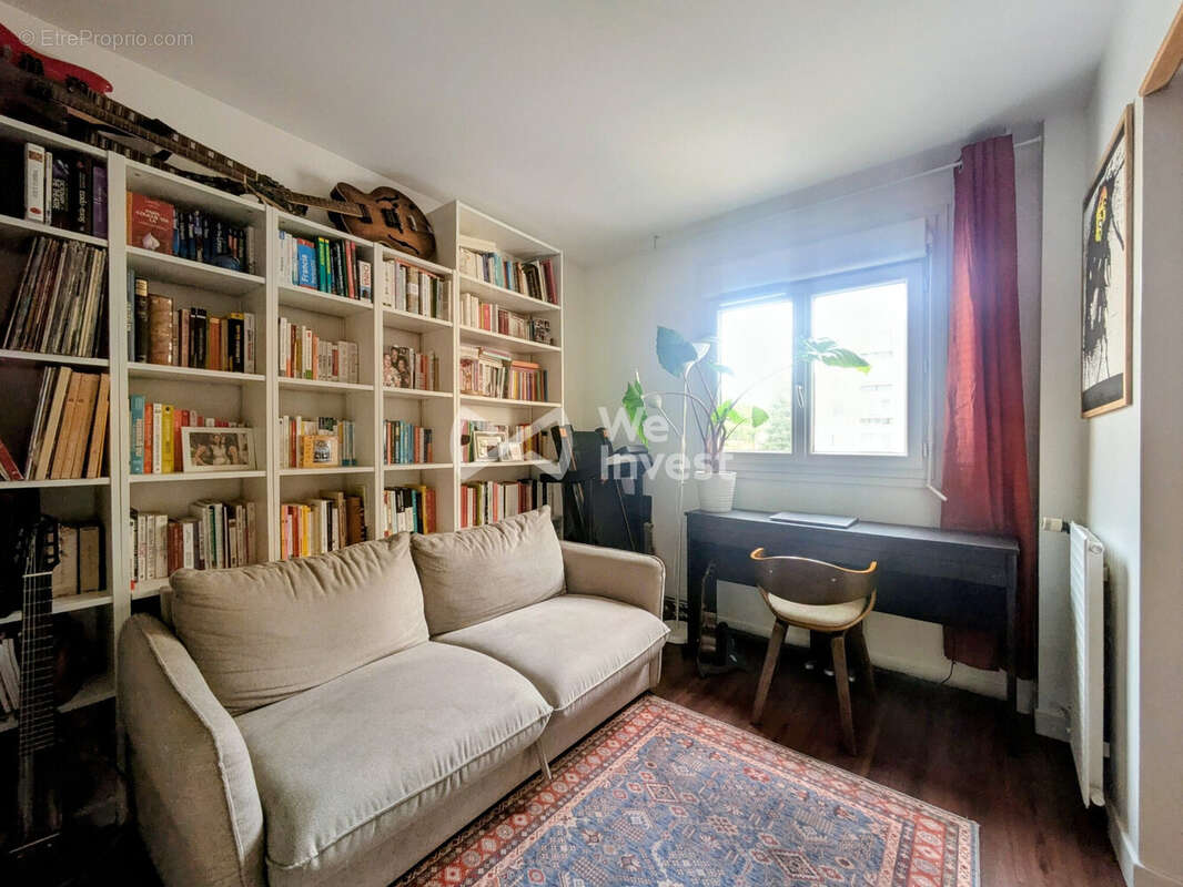 Chambre 1  - Appartement à ASNIERES-SUR-SEINE