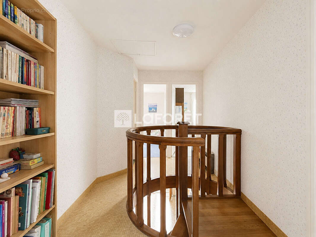 Chatou limite Le Vésinet -  Maison familiale 5 chambres avec jardin, sous-sol total et proche gare Vésinet-Le Pecq - photo 8